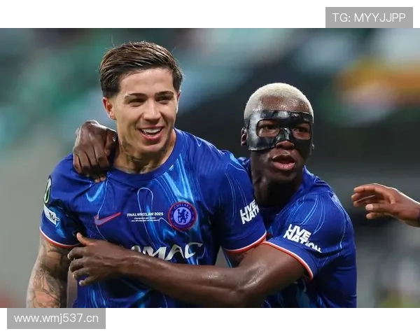 维尔茨 vs 贝林厄姆:新生代中场进攻效率与战术角色对比 维尔茨 vs 贝林厄姆:新生代中场进攻效率与战术角色对比