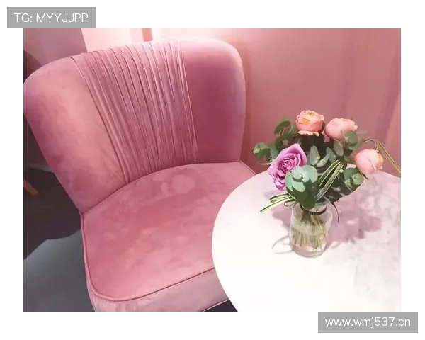 崔家溪家里豪奢到我想删朋友圈，沙发都像电影布景