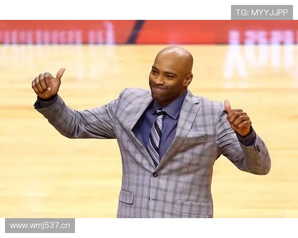 文斯·卡特无球跑动制造错位，拉开空间效率提升