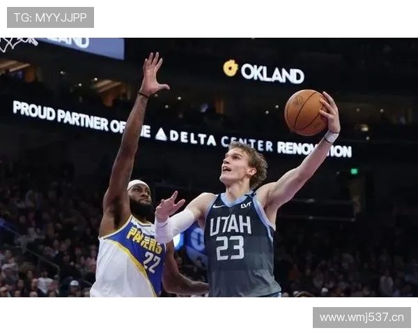 马尔卡宁无球跑动拉开空间，三分效率提升改变爵士进攻结构